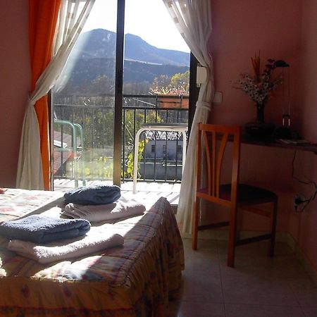 Hostal Escarla Арен Экстерьер фото