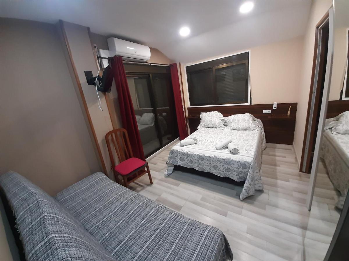 Hostal Escarla Арен Экстерьер фото