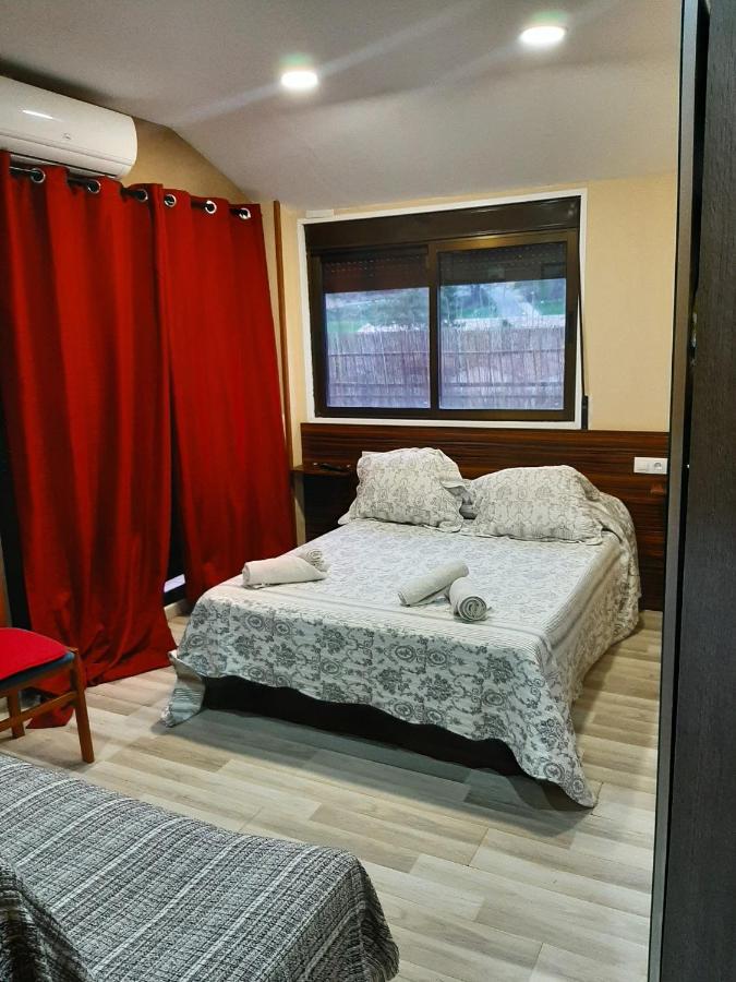 Hostal Escarla Арен Экстерьер фото
