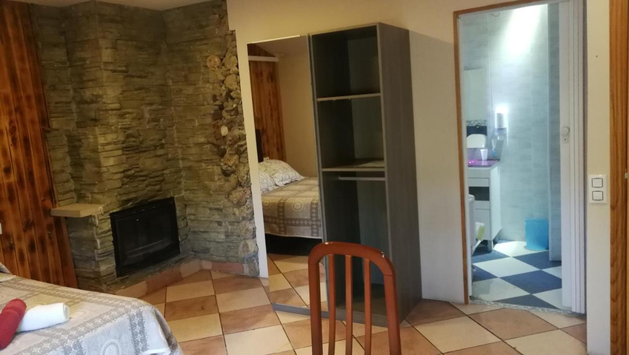 Hostal Escarla Арен Экстерьер фото