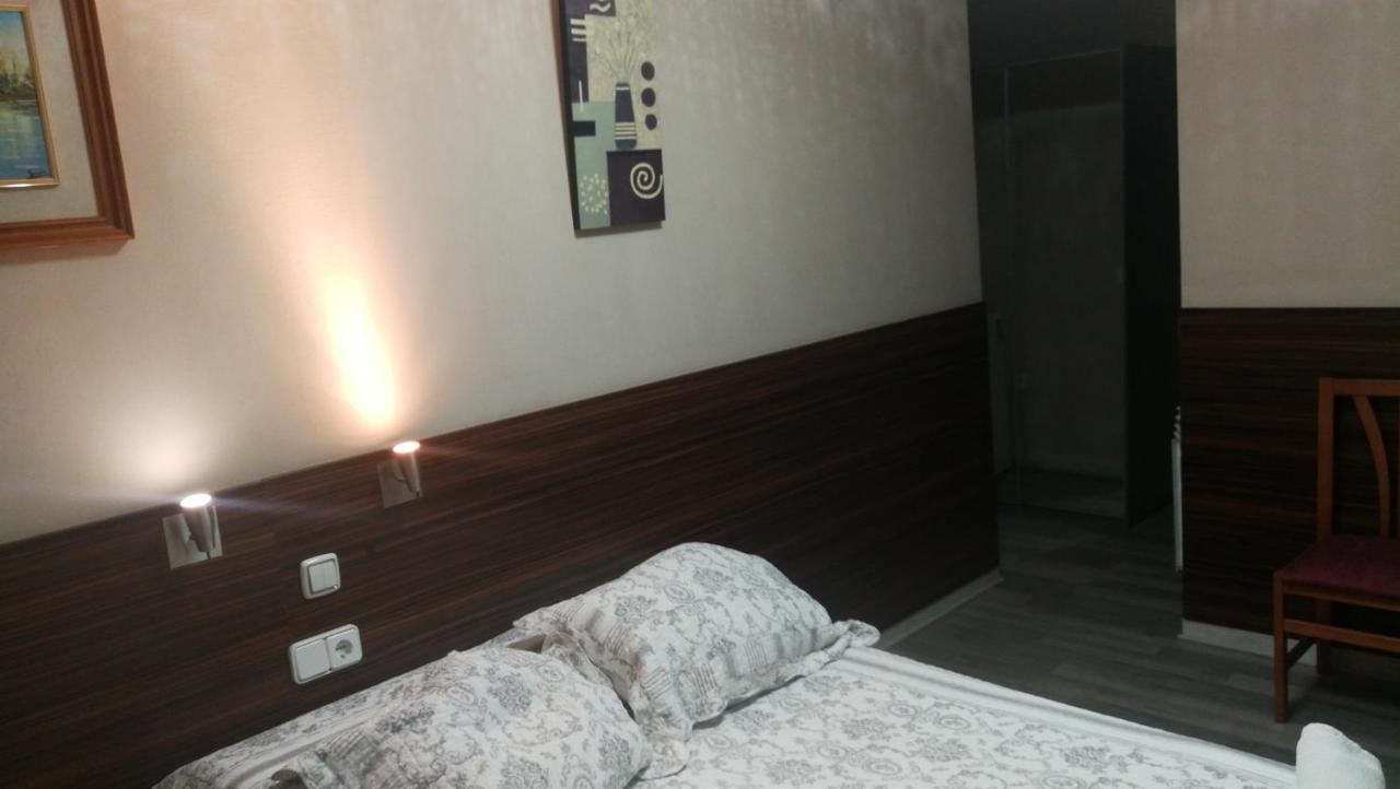 Hostal Escarla Арен Экстерьер фото