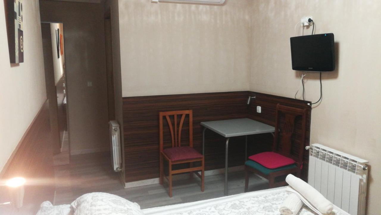 Hostal Escarla Арен Экстерьер фото