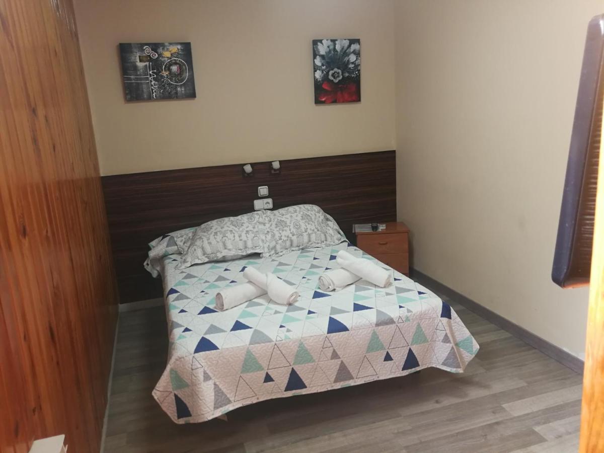 Hostal Escarla Арен Экстерьер фото