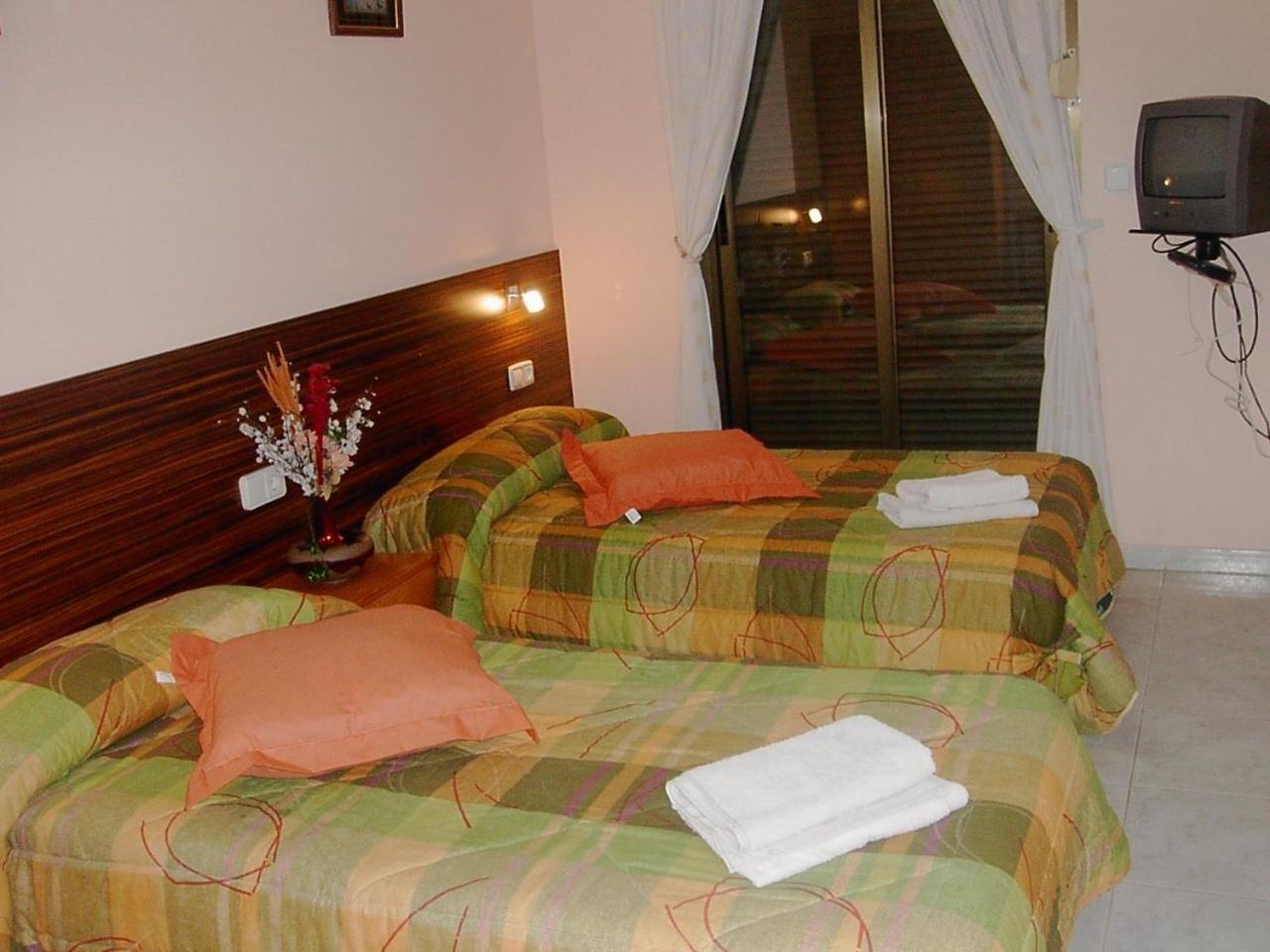 Hostal Escarla Арен Экстерьер фото