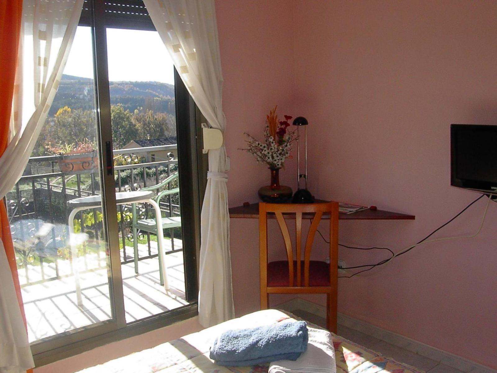 Hostal Escarla Арен Экстерьер фото