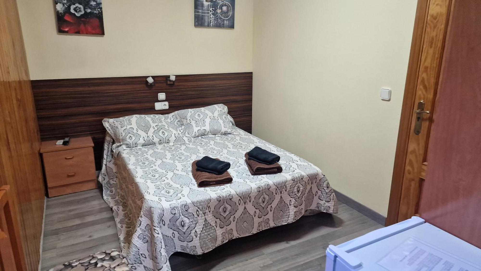 Hostal Escarla Арен Экстерьер фото