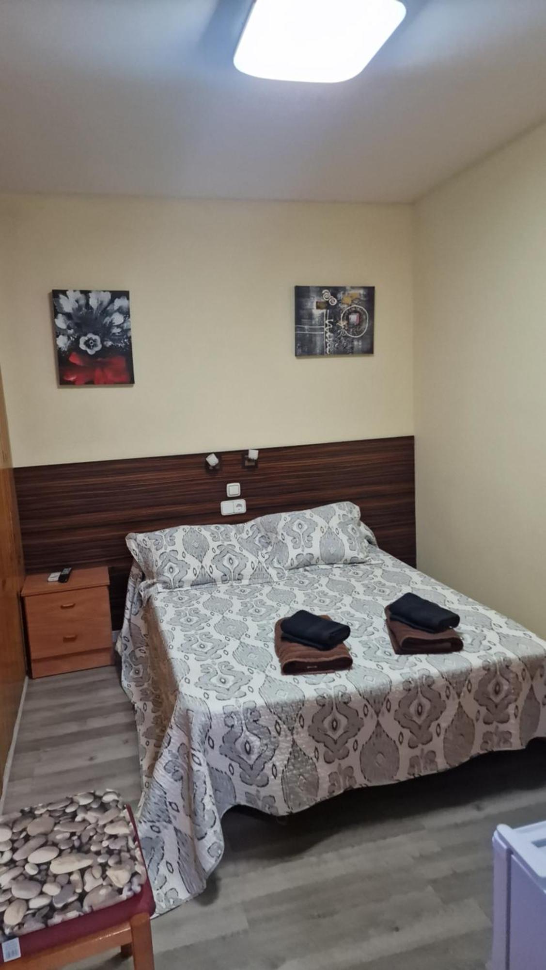 Hostal Escarla Арен Экстерьер фото