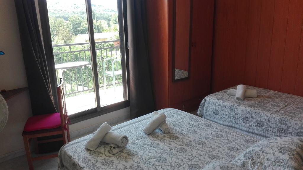 Hostal Escarla Арен Экстерьер фото