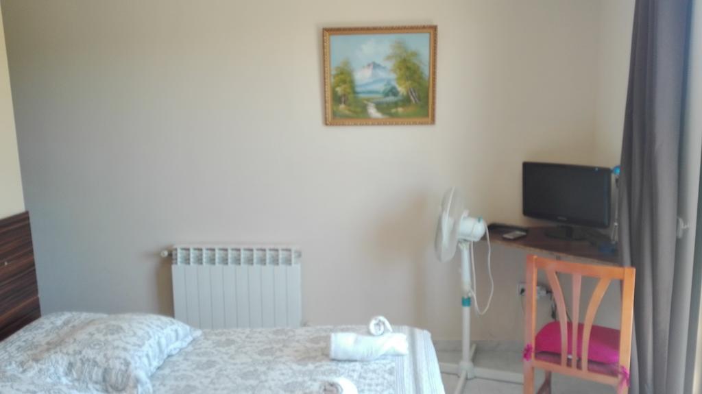 Hostal Escarla Арен Экстерьер фото