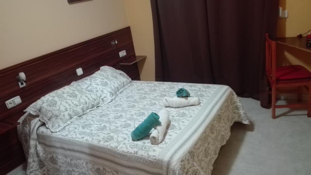 Hostal Escarla Арен Экстерьер фото