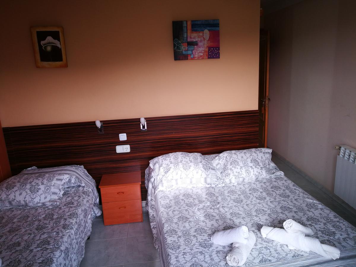 Hostal Escarla Арен Экстерьер фото