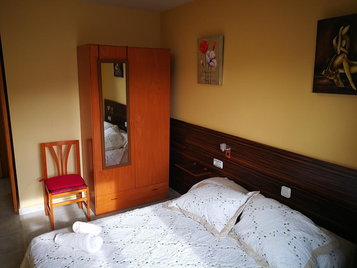 Hostal Escarla Арен Экстерьер фото