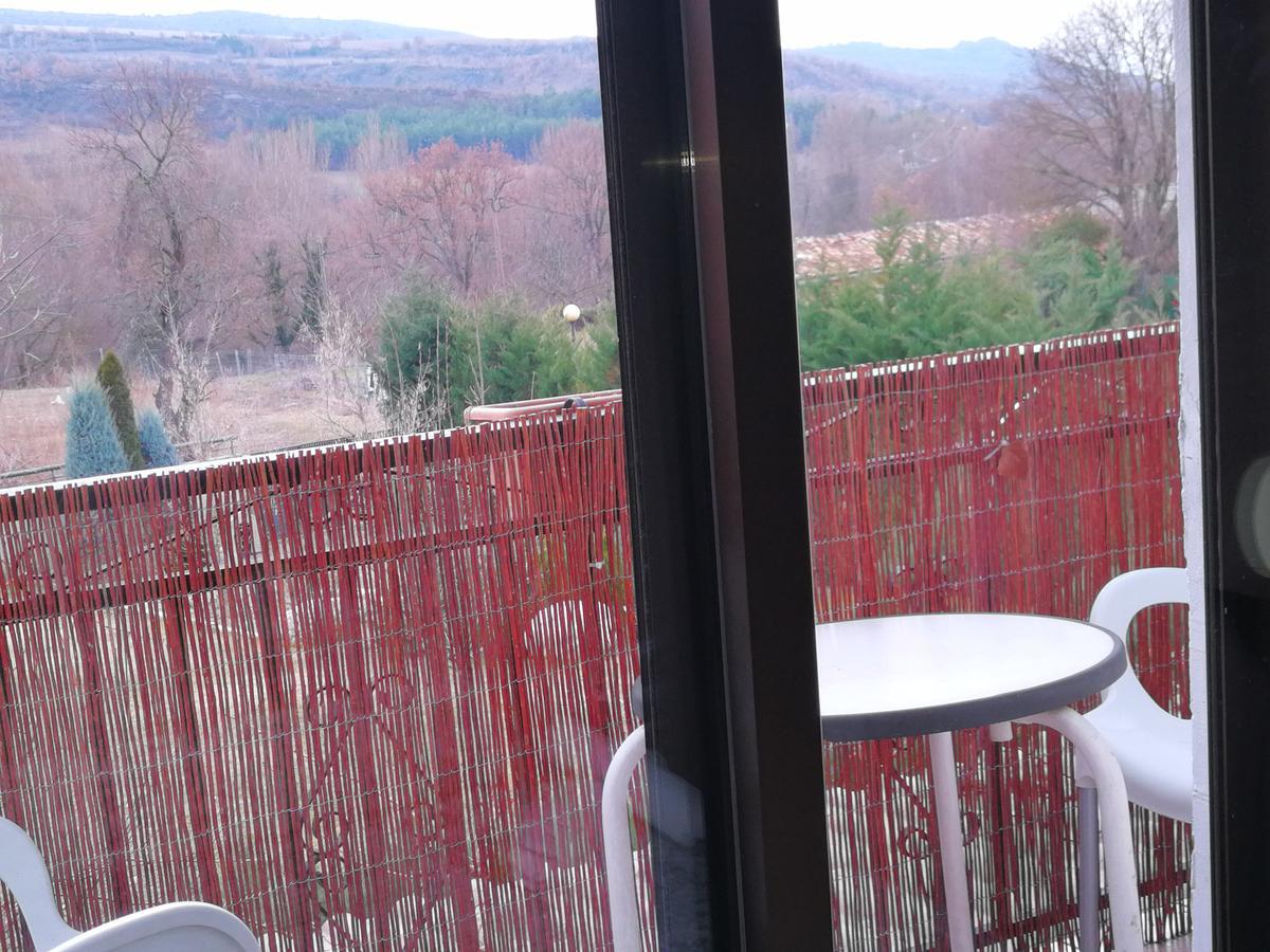 Hostal Escarla Арен Экстерьер фото