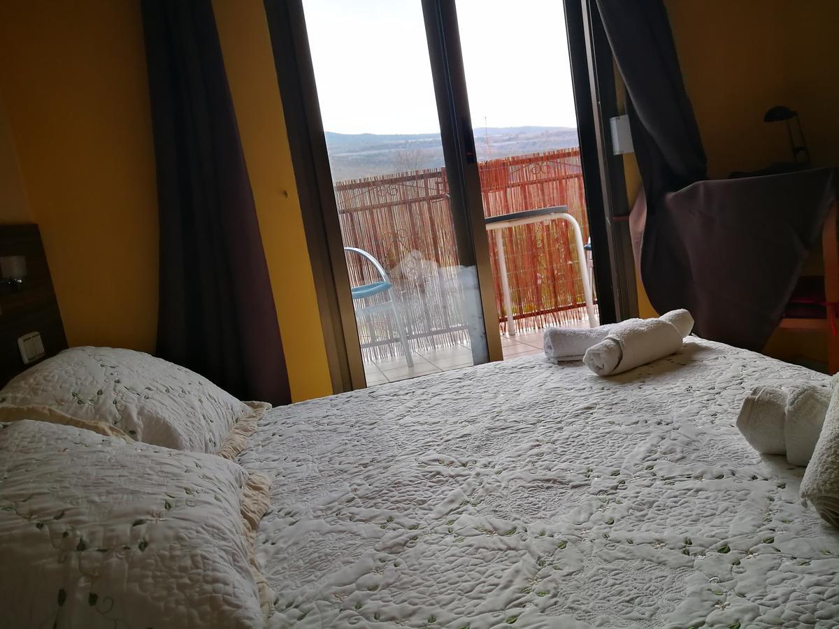 Hostal Escarla Арен Экстерьер фото