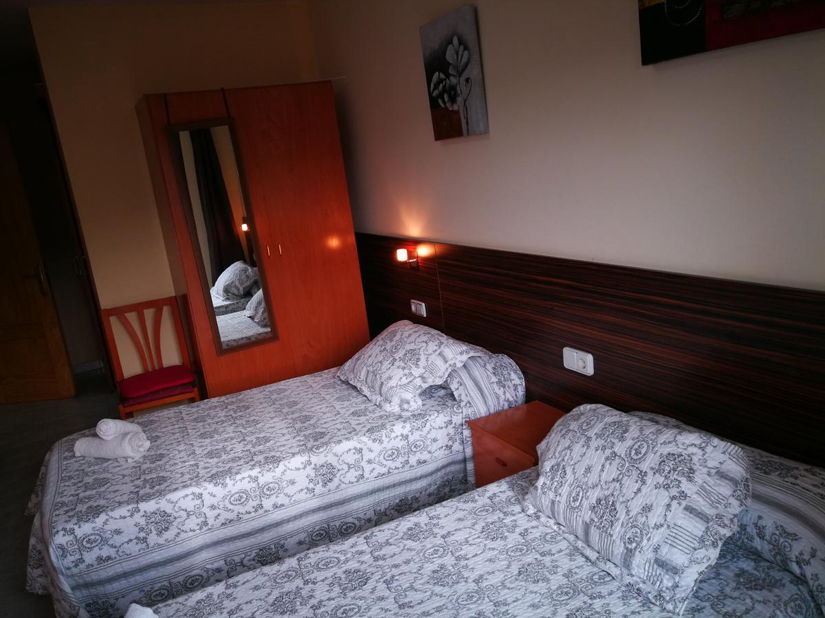 Hostal Escarla Арен Экстерьер фото