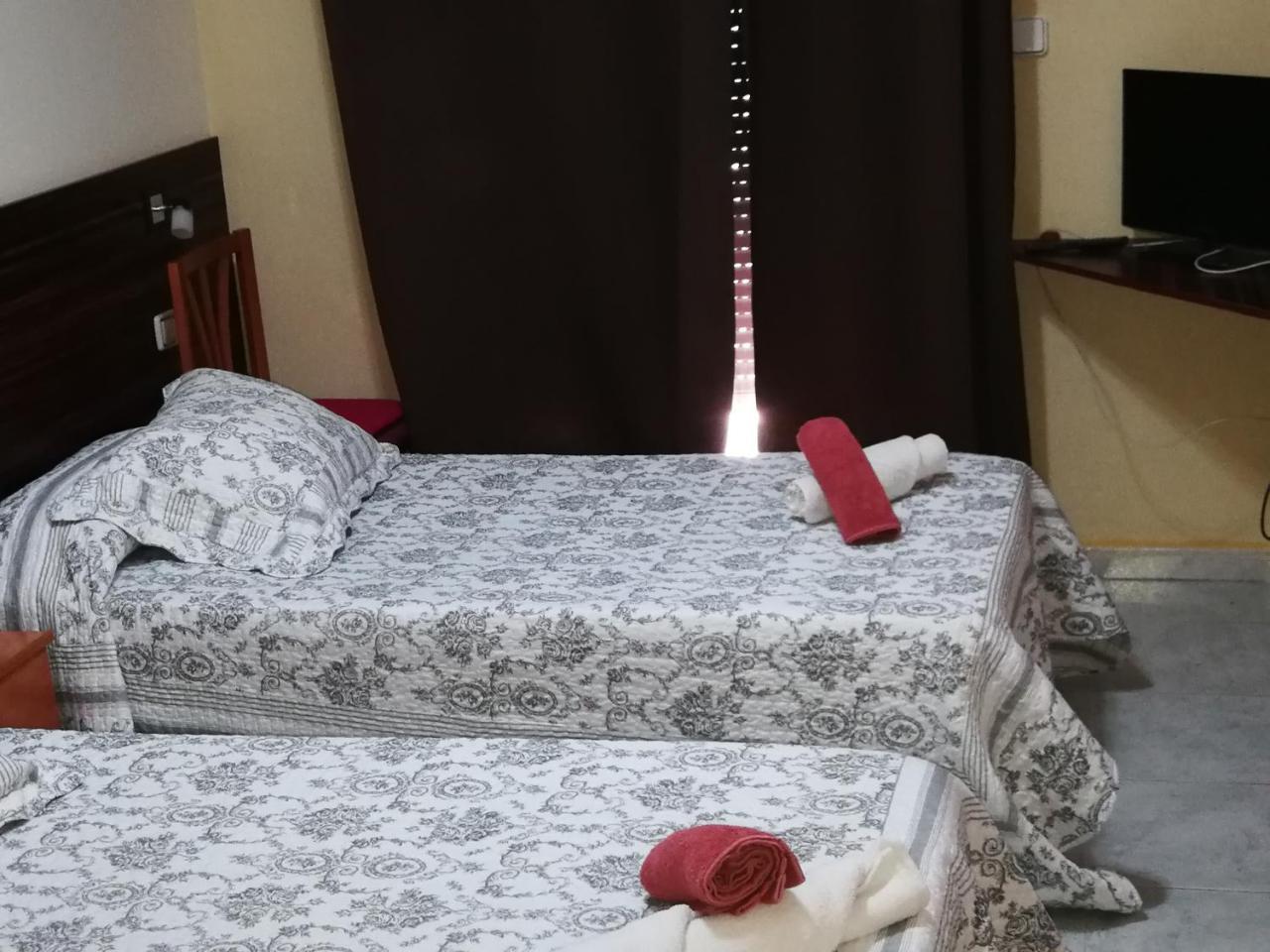 Hostal Escarla Арен Экстерьер фото